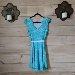 EUC Yellow Star Teal and White Dress